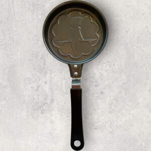 Frankford Elf on the Shelf Mini Pancake Skillet Shaped Holiday Breakfast Pan
